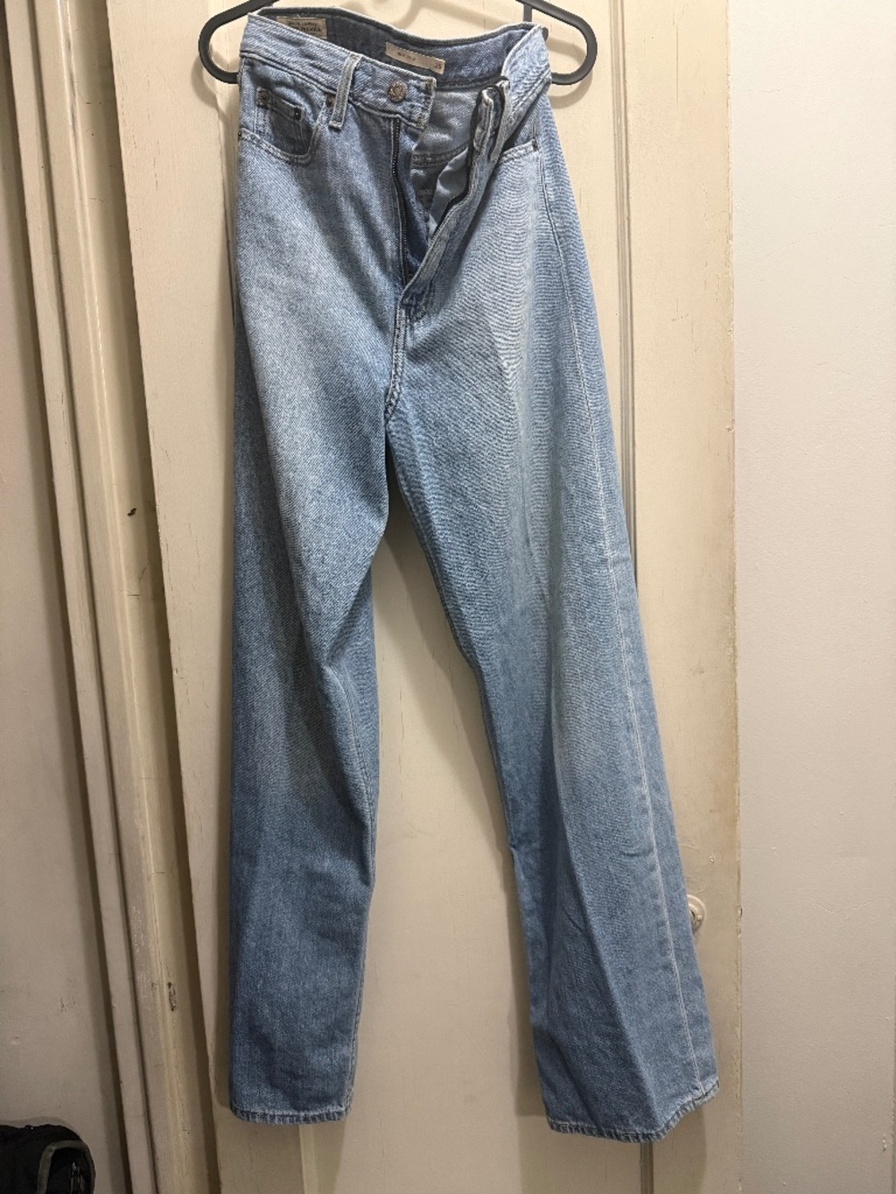 Levis Premium high loose women jeans Light Blue wide straight legs size 26x31.